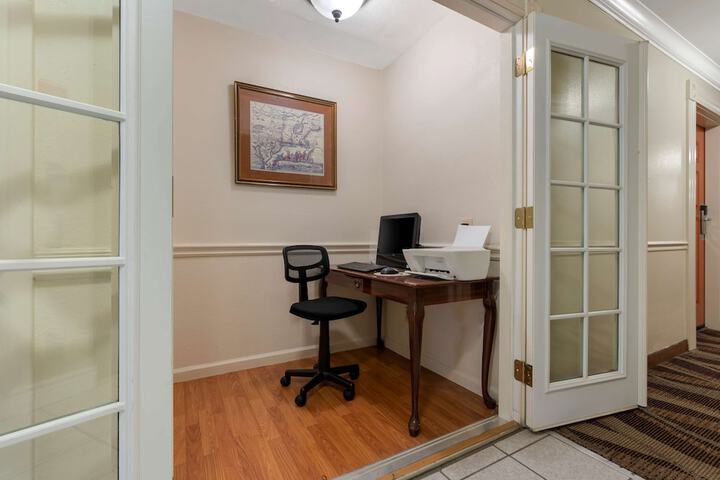 Business Center 34 of 34