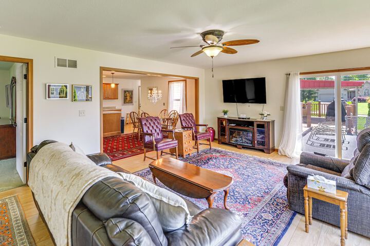 Wfh-friendly Columbiana Vacation Rental w / Deck!