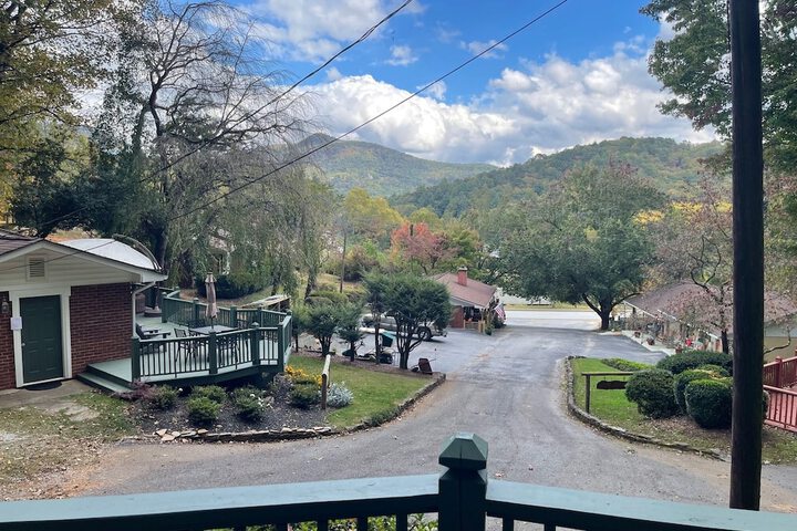 Mountain Aire Cottages Inn & Glamping
