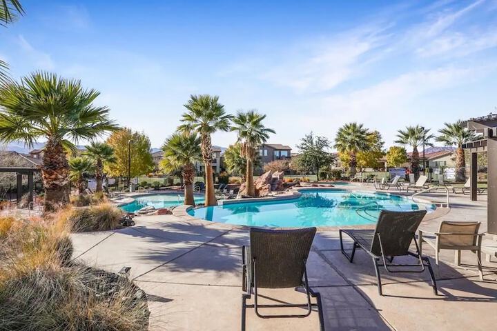 Entire Home Paradise Pools 2 King Suites