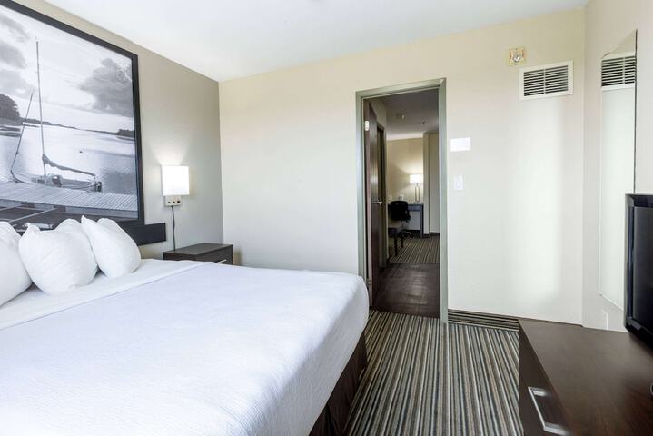 Super 8 by Wyndham Truro NS