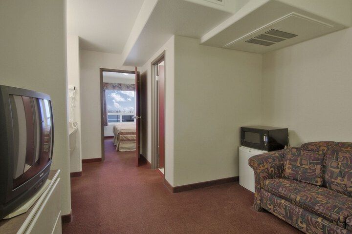 Super 8 by Wyndham Yellowknife