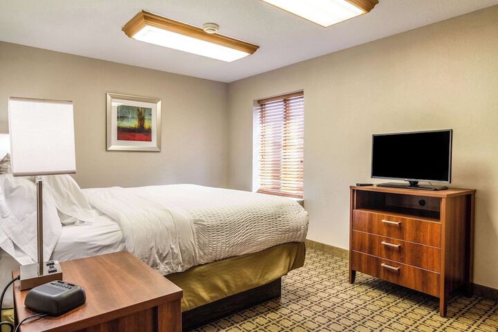 Room 27 of 43
