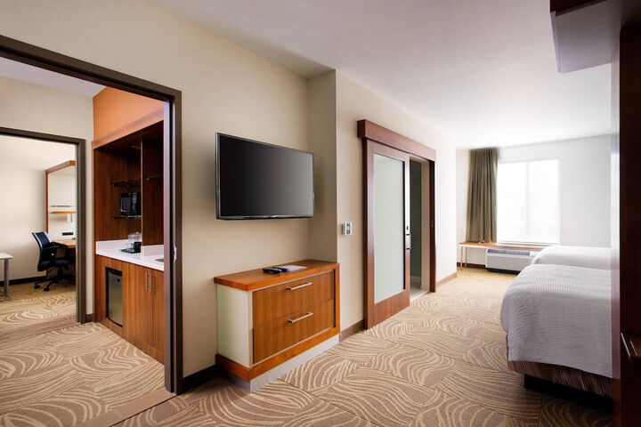 Room 33 of 61