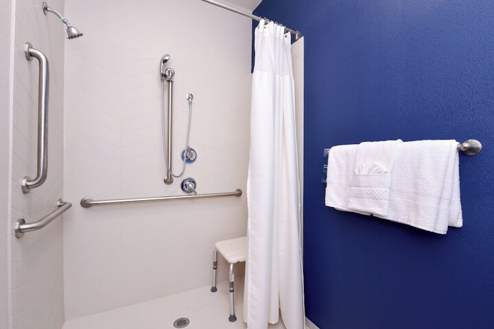Fairfield Inn & Suites by Marriott Arlington Six Flags