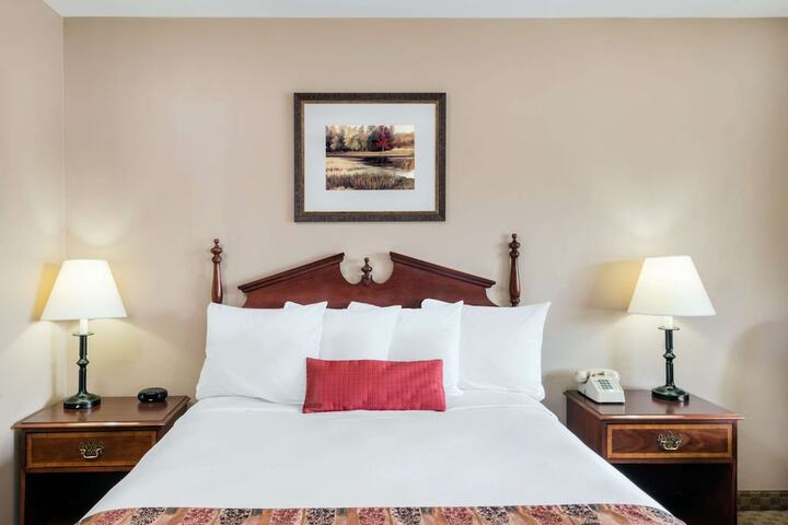 Room 33 of 72
