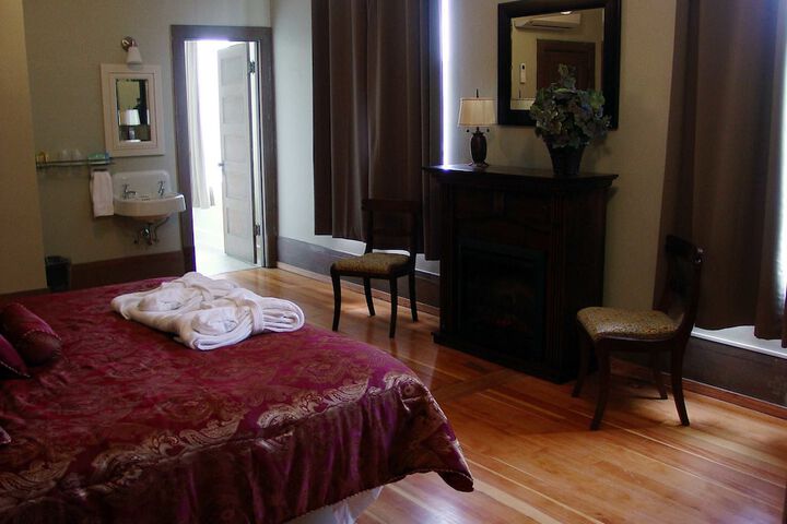 Room 15 of 68