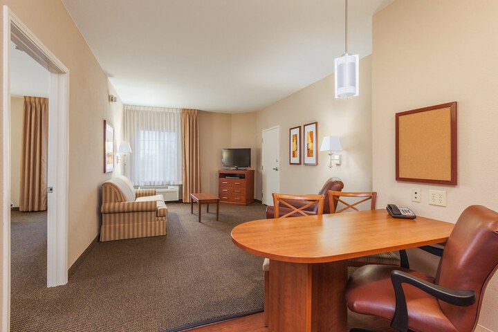 Room 33 of 83