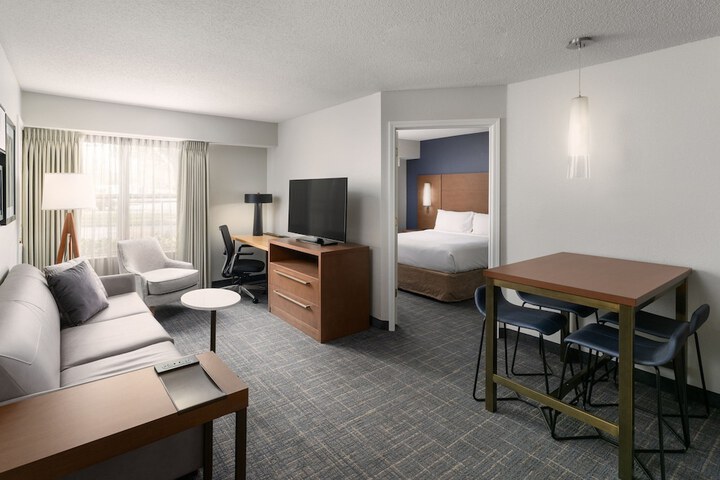 Room 27 of 42