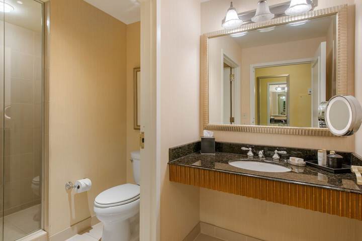 Room 70 of 222