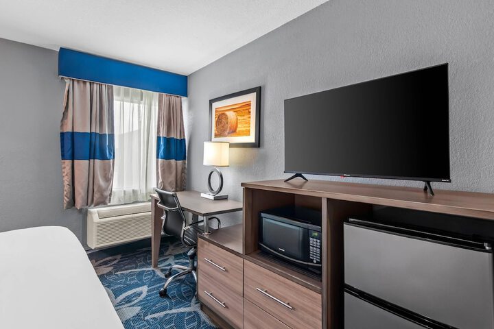 Quality Inn Shawnee North I-40