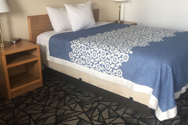 Room 11 of 23