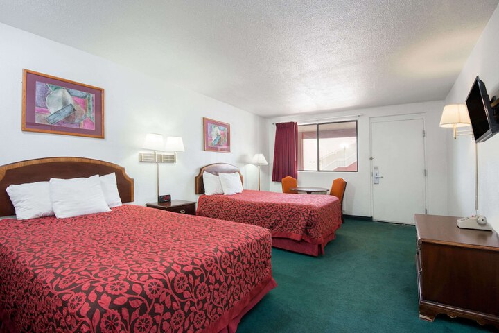 Room 9 of 18