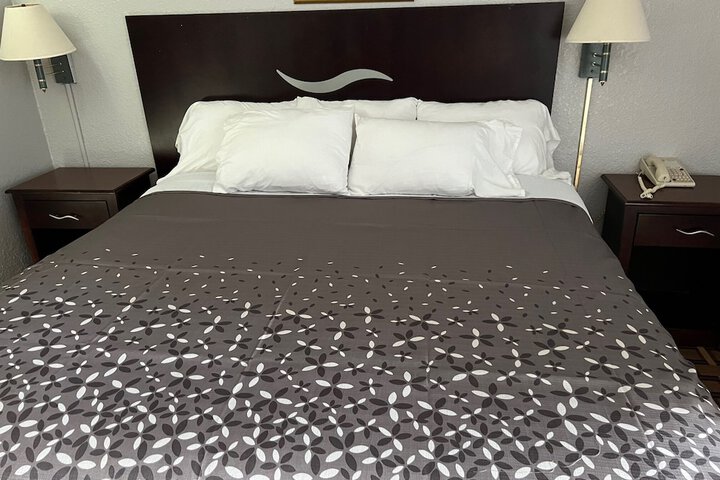 Room 7 of 11