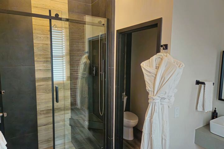 48 King West Boutique Hotel