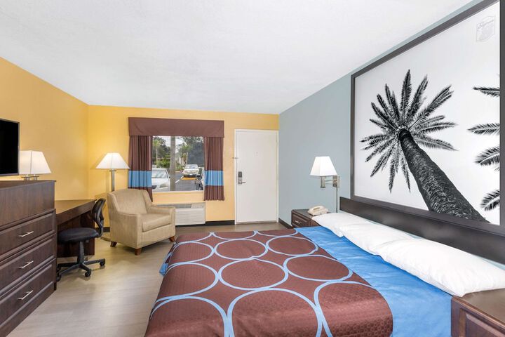 Room 18 of 28