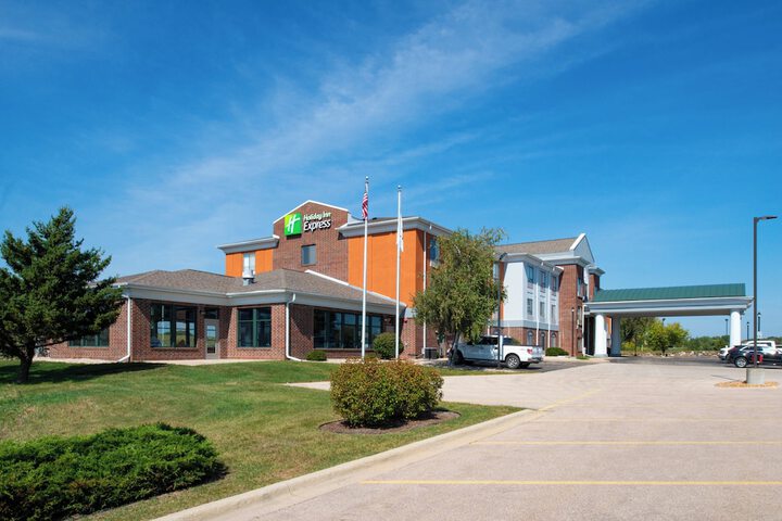 Holiday Inn Express Hotel & Suites Fort Atkinson by IHG