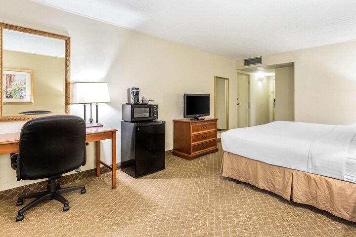 Room 26 of 44