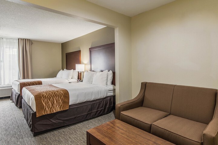 Comfort Inn & Suites Greenwood near University