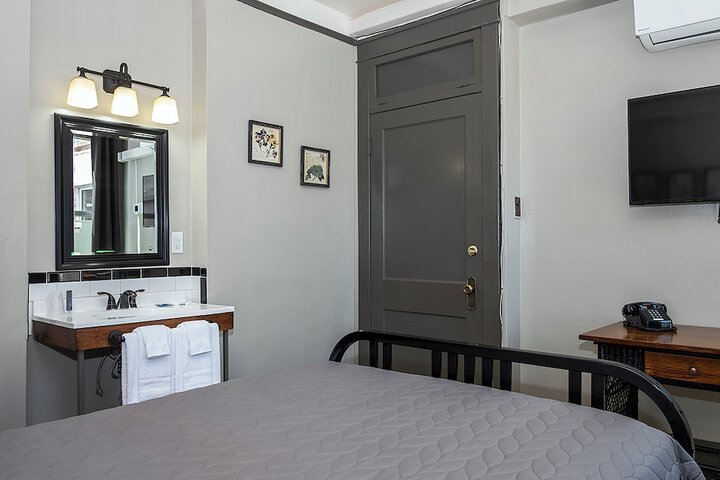 Room 69 of 166