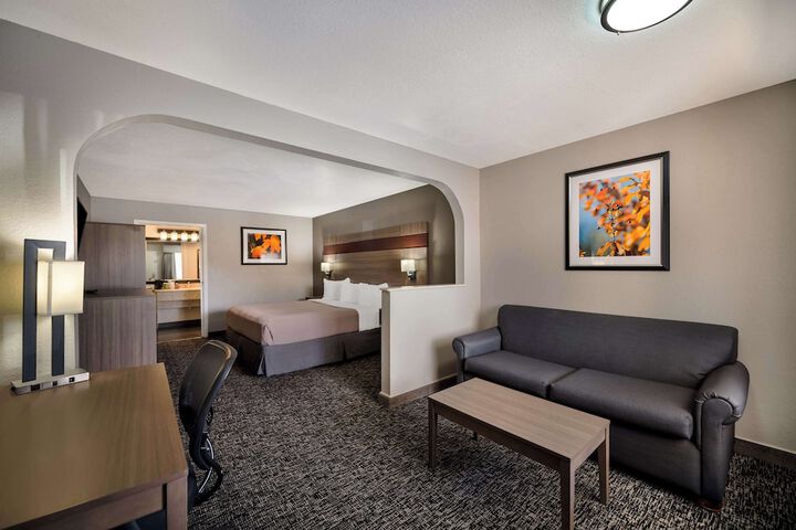 Room 10 of 28