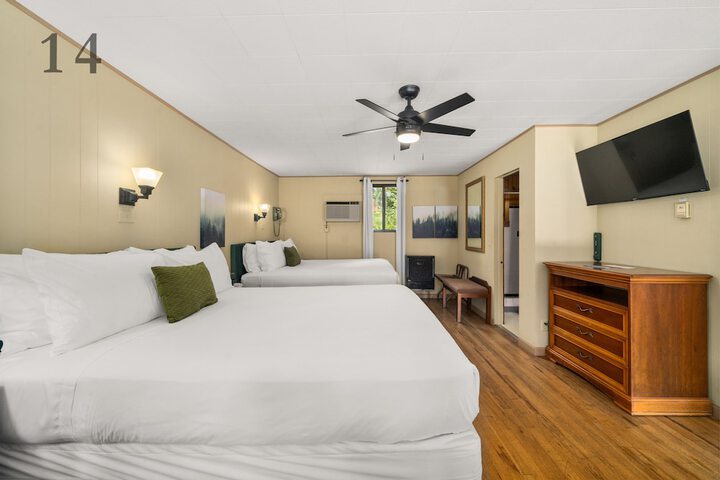 CedarWood Inn