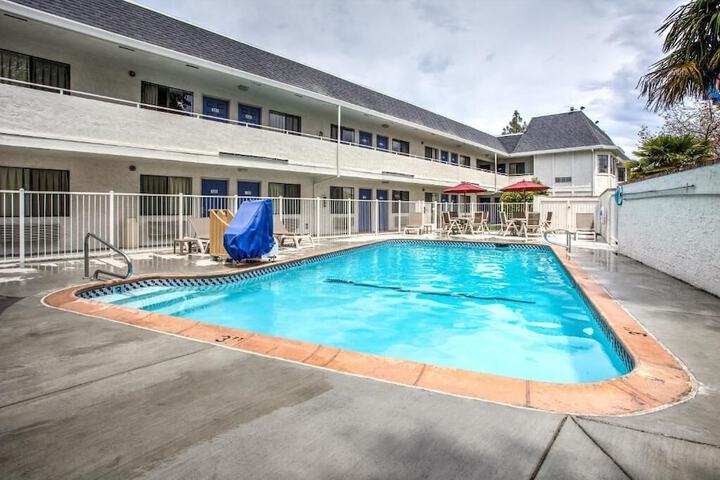 Pool 11 of 65