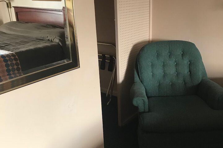 Room 7 of 16