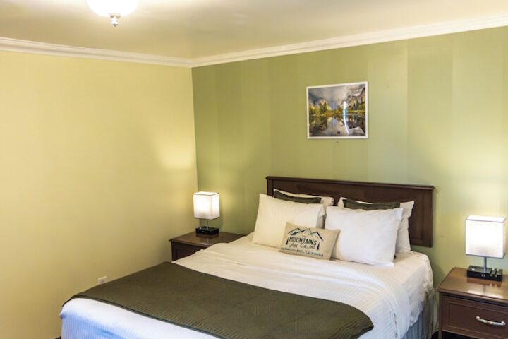 The Mammoth Creek Inn