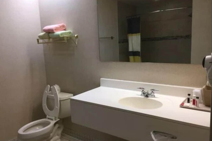 Room 6 of 15