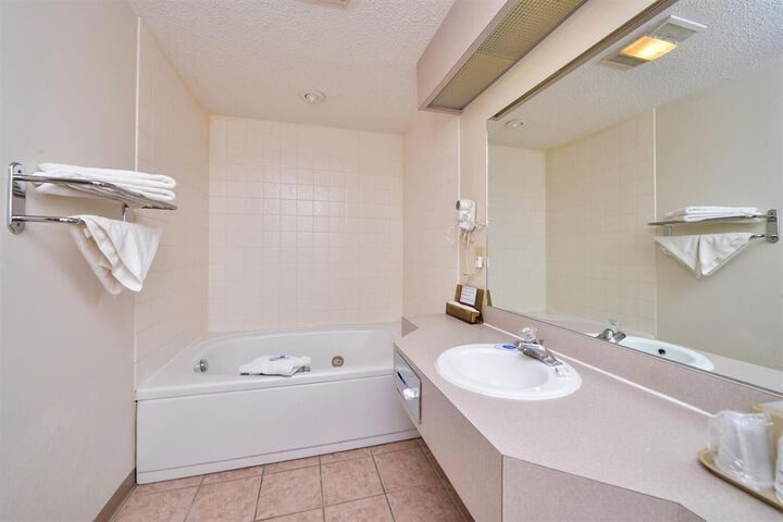Room 11 of 21