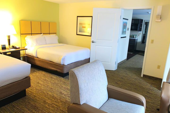 Room 32 of 38