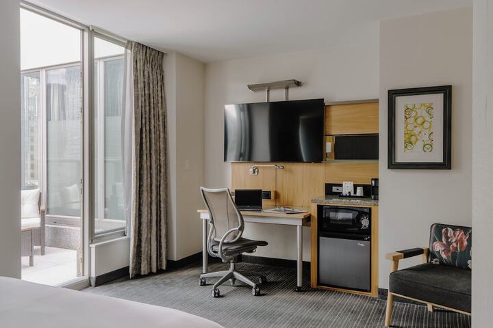 Room 25 of 48