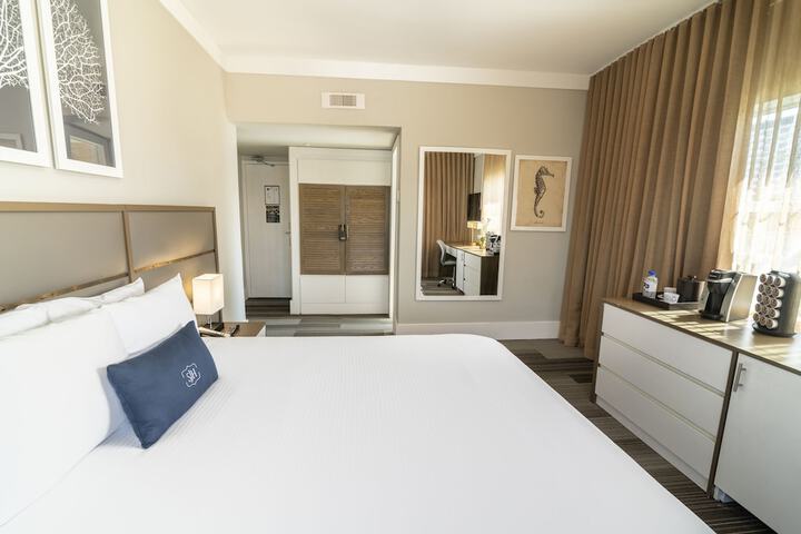 Room 32 of 49