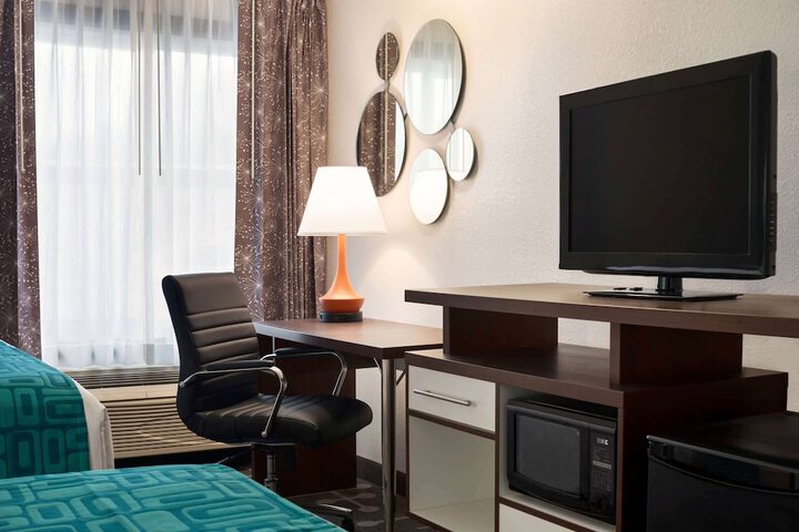 Room 4 of 5