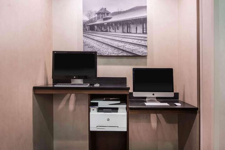 Business Center 67 of 68