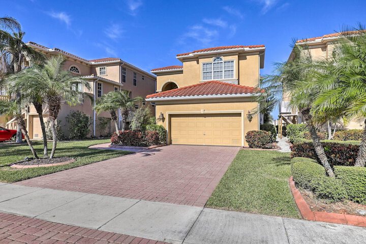 Waterfront Gem w / Pool & Dock in Apollo Beach
