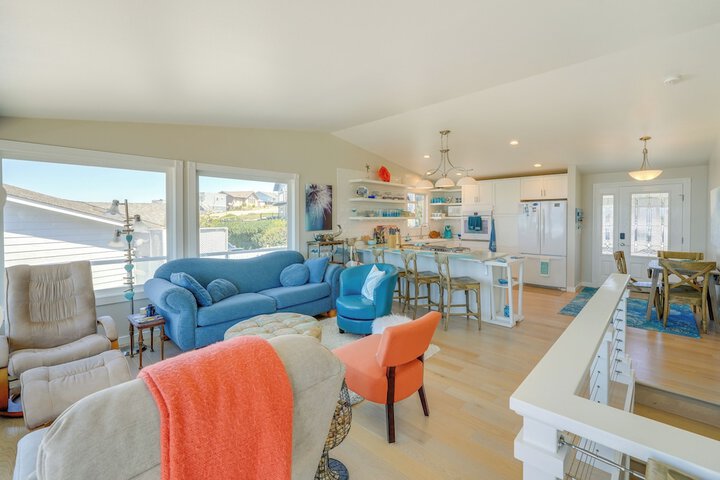 Stunning Home in Coupeville w / Deck + Beach Access