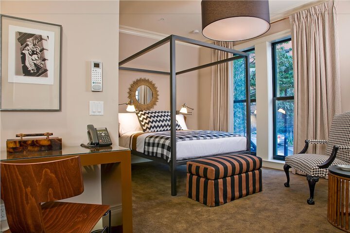 Room 16 of 34