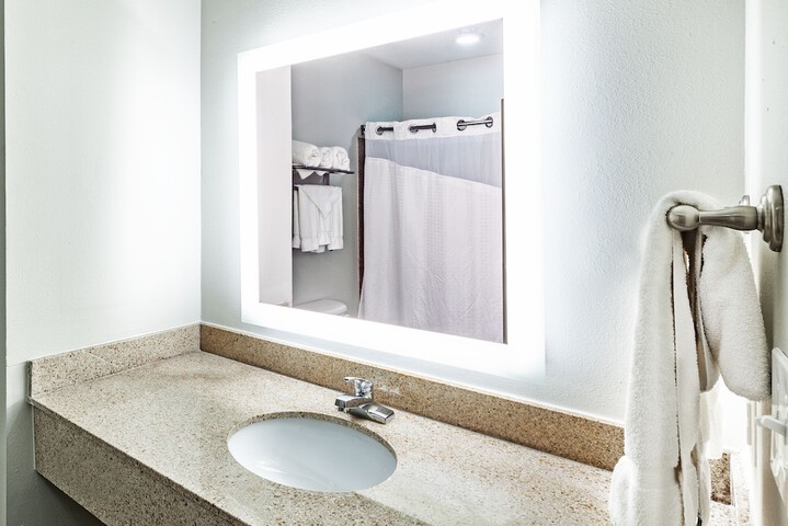 Holiday Inn Express & Suites Shreveport South Park Plaza by IHG