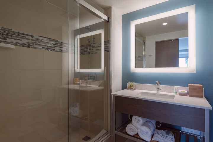 Room 15 of 38