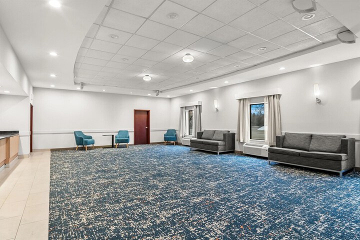 Hampton Inn & Suites Detroit-Canton