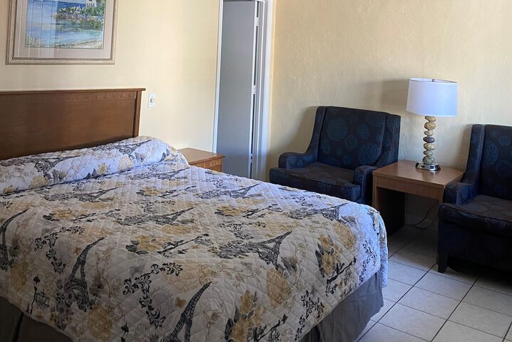 Room 28 of 34