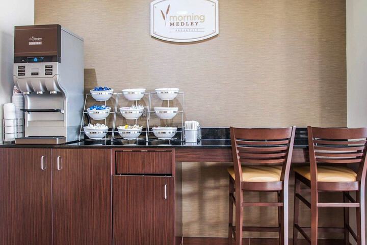 Breakfast/Coffee Service 53 of 65