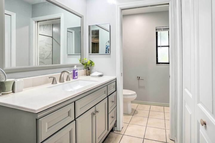3 Mi to Philippe Park & Pier: Stunning Retreat