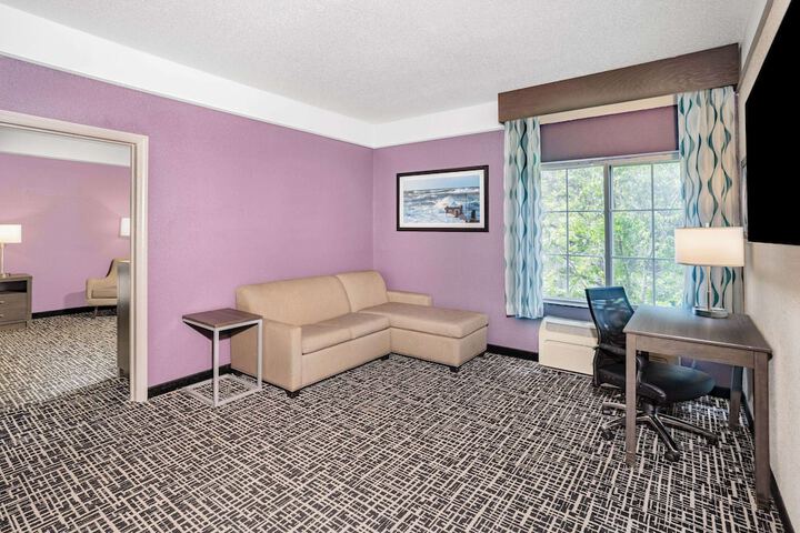Room 13 of 33