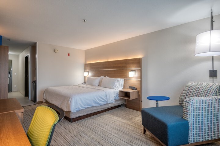 Room 22 of 37