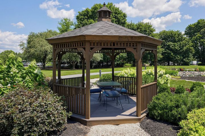 Twin Pine Manor Bed & Breakfast