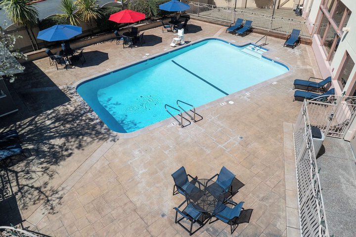 Pool 2 of 60
