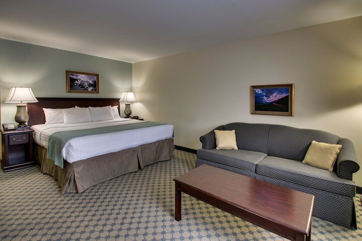 Room 17 of 33